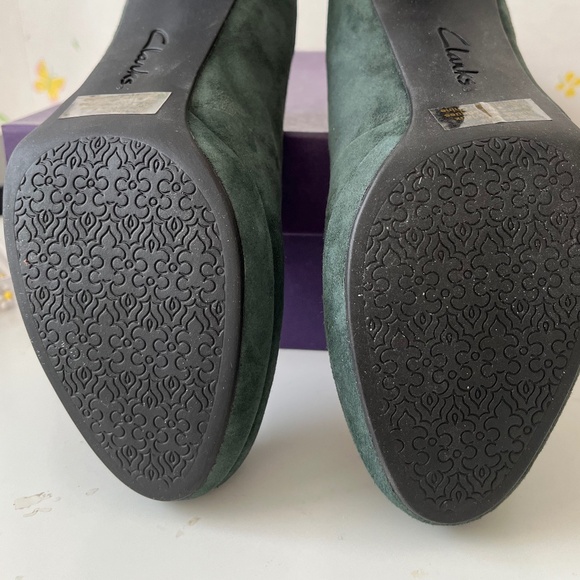 Clarks Wessex Wyvern Green Suede 3.5" Heel - 8 NWT - Picture 5 of 9